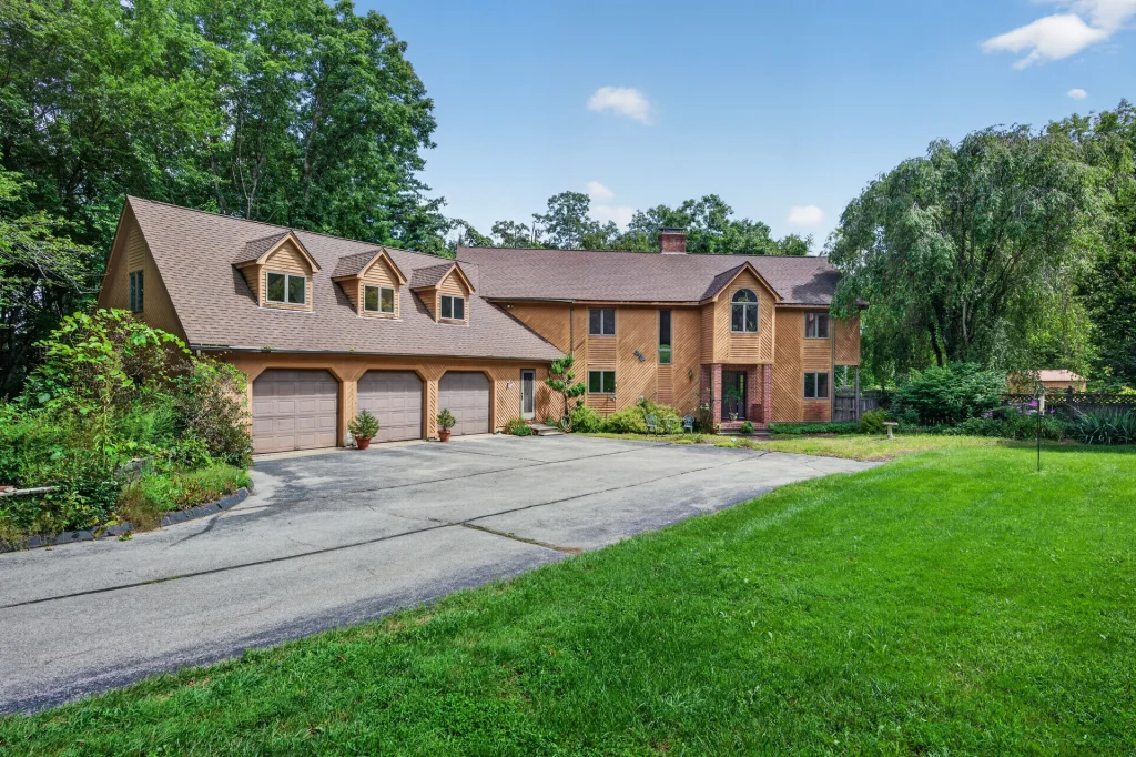 40 Searles Rd, Pomfret, CT